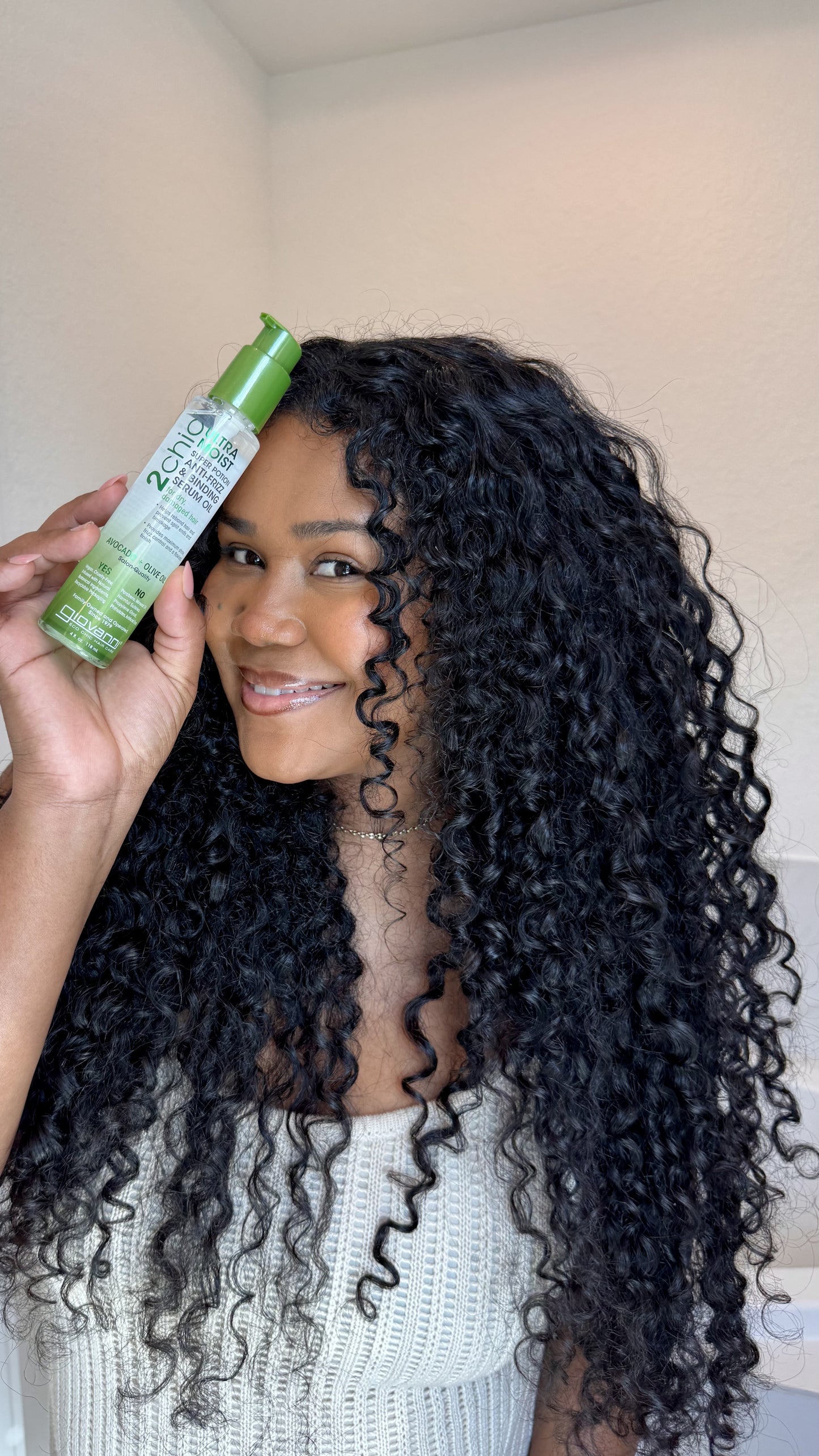 2chic® ULTRA-MOIST SUPER POTION ANTI-FRIZZ & BINDING SERUM OIL